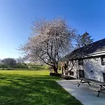 Gerestaureerde Hoeve Met Zicht Casa de Férias *